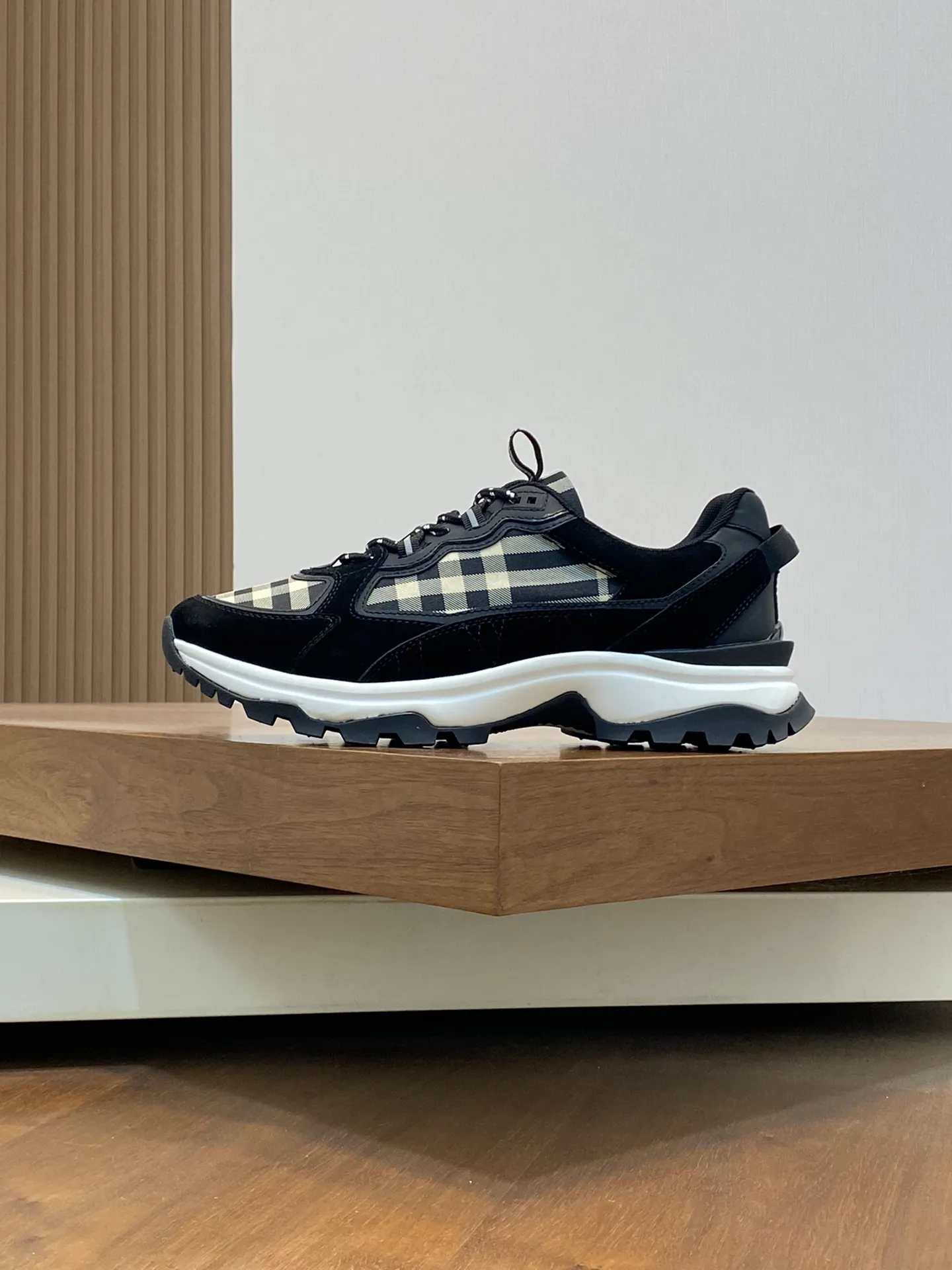💰660 Burberry 2024🆕Ss men's classic low-cut thick-soled sneakers, made of first-grain cowhide and decorated with the new brand logo. First-layer cowhide foot pads, heel decorated with Burberry letter embossed logo, T men's men's shoes 💰U original outsole! Size: 39-44 (customized at 38.45)